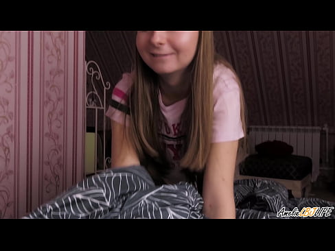 ❤️ Blondie na-aṅụ BFF ya nke ukwuu wee nweta ọnụ n'ọnụ ya ❤️ Anal video